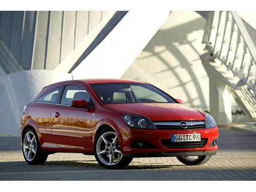 Характеристики автомобиля Opel Astra GTC 1.8 AT (12.2004 - 05.2006): фото, вместимость, скорость, двигатель, топливо, масса, отзывы