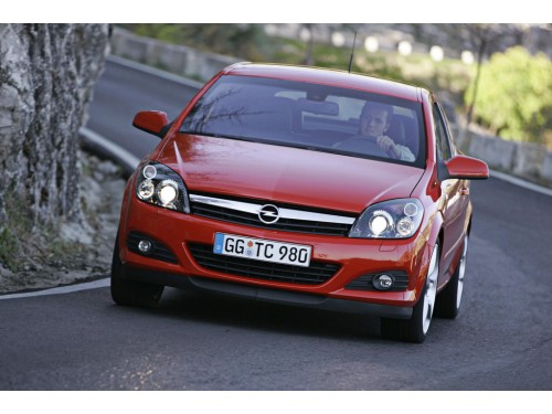 Характеристики автомобиля Opel Astra GTC 1.8 AT Cosmo (12.2004 - 05.2006): фото, вместимость, скорость, двигатель, топливо, масса, отзывы