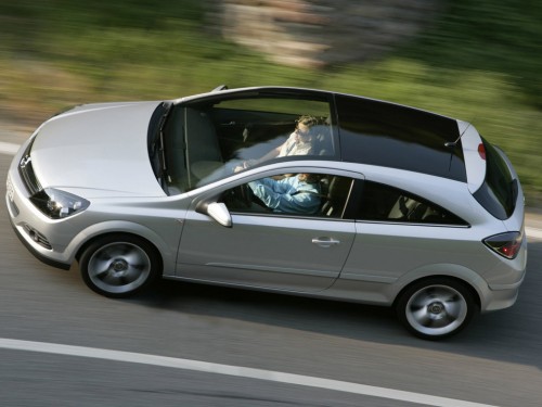 Характеристики автомобиля Opel Astra GTC 1.3CDTI Easytronic (04.2005 - 11.2006): фото, вместимость, скорость, двигатель, топливо, масса, отзывы