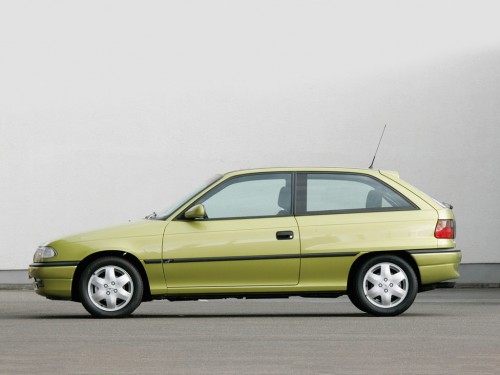 Характеристики автомобиля Opel Astra 1.4i MT GLS (09.1996 - 06.1998): фото, вместимость, скорость, двигатель, топливо, масса, отзывы