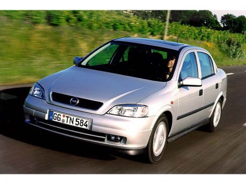 Характеристики автомобиля Opel Astra 1.6 AT (07.1998 - 08.2000): фото, вместимость, скорость, двигатель, топливо, масса, отзывы