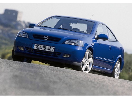 Характеристики автомобиля Opel Astra 2.2 MT Daytona &amp; Silverstone (10.2003 - 11.2004): фото, вместимость, скорость, двигатель, топливо, масса, отзывы