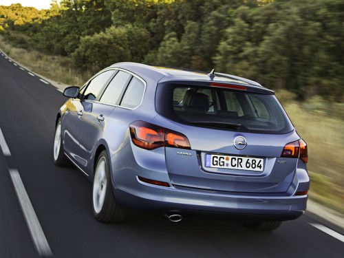 Характеристики автомобиля Opel Astra 1.4 MT Sport (11.2010 - 08.2012): фото, вместимость, скорость, двигатель, топливо, масса, отзывы