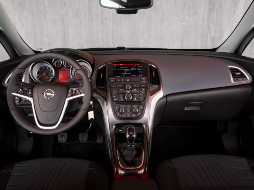 Характеристики автомобиля Opel Astra 1.3 CDTI MT Selection (09.2012 - 10.2013): фото, вместимость, скорость, двигатель, топливо, масса, отзывы