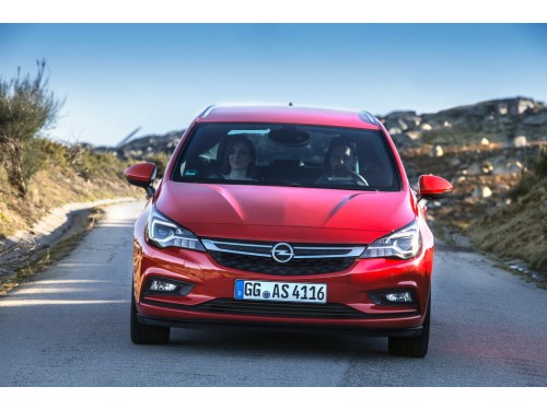 Характеристики автомобиля Opel Astra 1.0 Turbo MT ON (07.2017 - 06.2018): фото, вместимость, скорость, двигатель, топливо, масса, отзывы