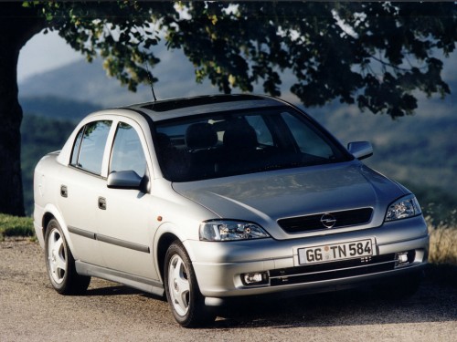 Характеристики автомобиля Opel Astra 1.6 MT (07.1998 - 08.2000): фото, вместимость, скорость, двигатель, топливо, масса, отзывы