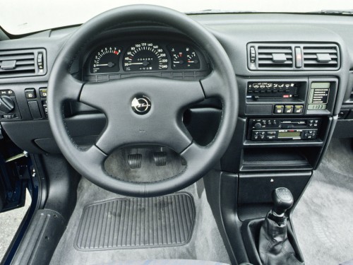 Характеристики автомобиля Opel Calibra 2.5i V6 AT (08.1983 - 10.1994): фото, вместимость, скорость, двигатель, топливо, масса, отзывы
