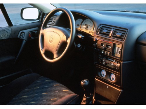 Характеристики автомобиля Opel Calibra 2.0i MT Cliff Motorsport (04.1996 - 06.1996): фото, вместимость, скорость, двигатель, топливо, масса, отзывы