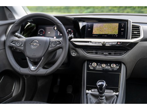 Характеристики автомобиля Opel Grandland X 1.2 MT Grandland (03.2021 - 04.2022): фото, вместимость, скорость, двигатель, топливо, масса, отзывы