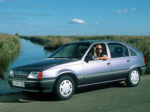 Характеристики автомобиля Opel Kadett 1.3 MT LS (02.1989 - 08.1991): фото, вместимость, скорость, двигатель, топливо, масса, отзывы