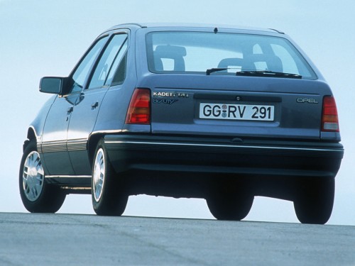 Характеристики автомобиля Opel Kadett 1.3 MT LS (02.1989 - 08.1991): фото, вместимость, скорость, двигатель, топливо, масса, отзывы
