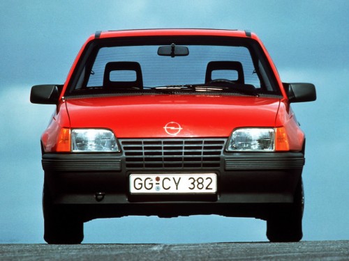 Характеристики автомобиля Opel Kadett 1.6 AT GL (09.1985 - 09.1986): фото, вместимость, скорость, двигатель, топливо, масса, отзывы