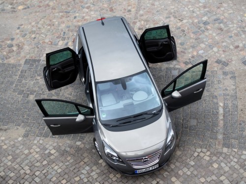 Характеристики автомобиля Opel Meriva 1.4 MT Active (03.2013 - 02.2014): фото, вместимость, скорость, двигатель, топливо, масса, отзывы