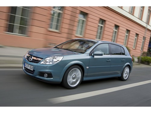 Характеристики автомобиля Opel Signum 2.8 T MT Cosmo (09.2005 - 08.2008): фото, вместимость, скорость, двигатель, топливо, масса, отзывы