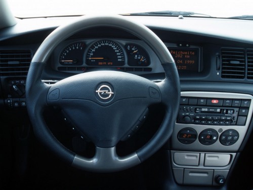 Характеристики автомобиля Opel Vectra 1.6 AT Selection Comfort (07.2001 - 02.2002): фото, вместимость, скорость, двигатель, топливо, масса, отзывы