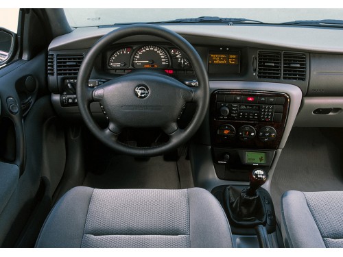 Характеристики автомобиля Opel Vectra 1.6 AT Selection (07.2001 - 02.2002): фото, вместимость, скорость, двигатель, топливо, масса, отзывы