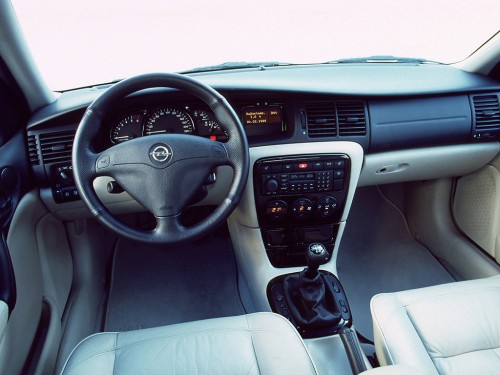 Характеристики автомобиля Opel Vectra 1.6 MT GL (11.1995 - 05.2000): фото, вместимость, скорость, двигатель, топливо, масса, отзывы