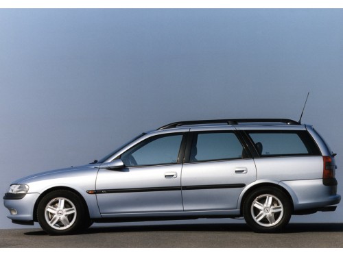 Характеристики автомобиля Opel Vectra 1.8 AT GL (10.1996 - 02.1999): фото, вместимость, скорость, двигатель, топливо, масса, отзывы