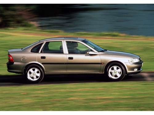 Характеристики автомобиля Opel Vectra 1.8 AT Sport (10.1995 - 02.1999): фото, вместимость, скорость, двигатель, топливо, масса, отзывы
