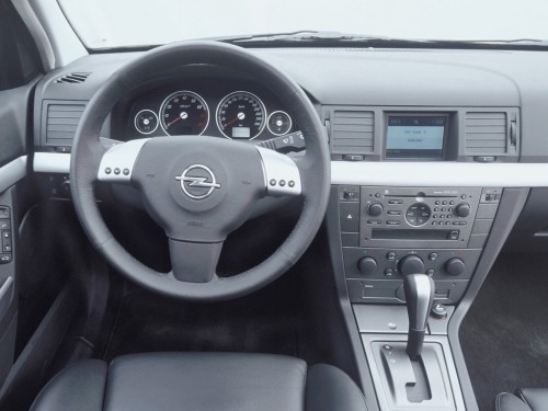 Характеристики автомобиля Opel Vectra 1.9 CDTI MT (01.2005 - 11.2005): фото, вместимость, скорость, двигатель, топливо, масса, отзывы