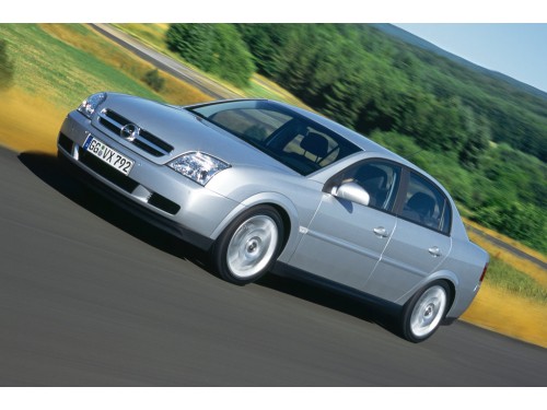 Характеристики автомобиля Opel Vectra 1.6 MT Edition (01.2005 - 11.2005): фото, вместимость, скорость, двигатель, топливо, масса, отзывы