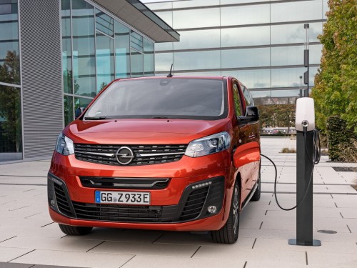 Характеристики автомобиля Opel Zafira Life 2.0D AT 2WD Edition S (09.2019 - 09.2021): фото, вместимость, скорость, двигатель, топливо, масса, отзывы