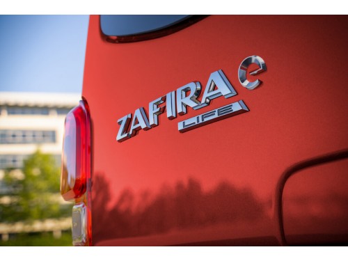 Характеристики автомобиля Opel Zafira Life 2.0D AT 2WD Tourer L (03.2019 - н.в.): фото, вместимость, скорость, двигатель, топливо, масса, отзывы