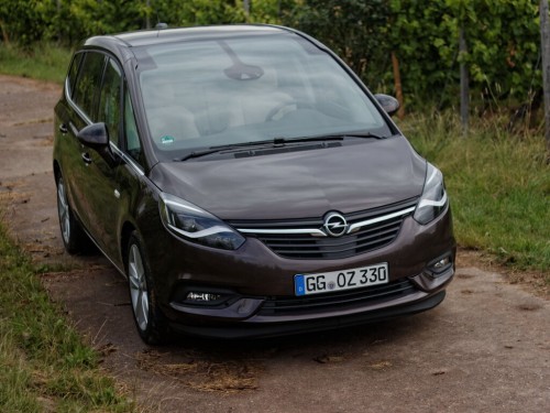 Характеристики автомобиля Opel Zafira 1.4 Turbo MT Business Edition (06.2016 - 05.2018): фото, вместимость, скорость, двигатель, топливо, масса, отзывы