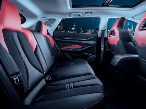 Характеристики автомобиля Oshan X5 1.5 MT Luxury (08.2021 - 11.2021): фото, вместимость, скорость, двигатель, топливо, масса, отзывы