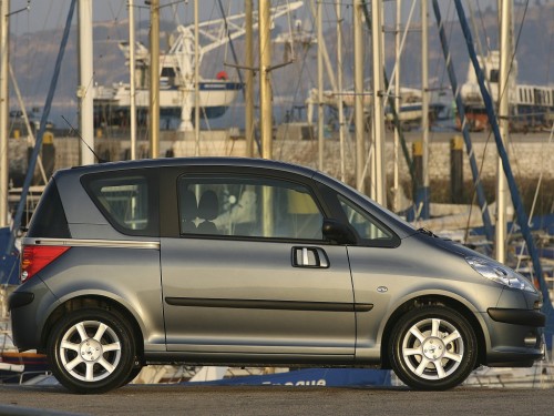 Характеристики автомобиля Peugeot 1007 1.4 MT Urban (03.2005 - 09.2009): фото, вместимость, скорость, двигатель, топливо, масса, отзывы