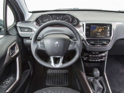 Характеристики автомобиля Peugeot 2008 1.6 MT Allure (02.2014 - 12.2014): фото, вместимость, скорость, двигатель, топливо, масса, отзывы