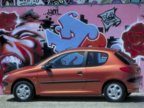 Характеристики автомобиля Peugeot 206 1.4 MT XT (05.1998 - 02.2003): фото, вместимость, скорость, двигатель, топливо, масса, отзывы