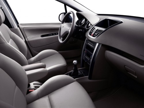 Характеристики автомобиля Peugeot 207 1.6 HDi MT Tendance (07.2009 - 06.2012): фото, вместимость, скорость, двигатель, топливо, масса, отзывы