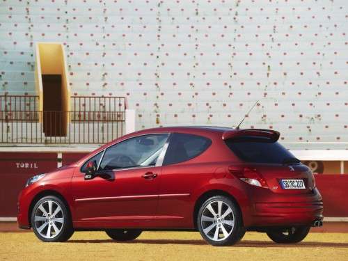 Характеристики автомобиля Peugeot 207 1.4 MT Envy 5dr. (07.2009 - 10.2011): фото, вместимость, скорость, двигатель, топливо, масса, отзывы