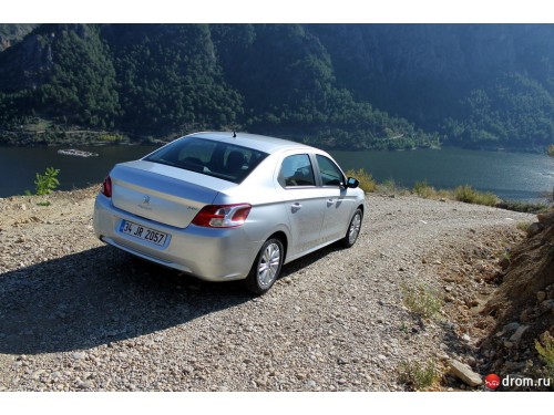 Характеристики автомобиля Peugeot 301 1.6 AT Active (05.2013 - 12.2013): фото, вместимость, скорость, двигатель, топливо, масса, отзывы