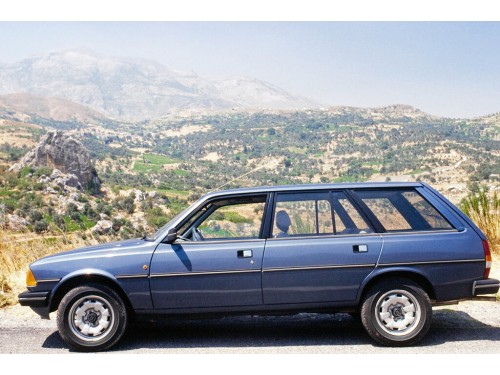 Характеристики автомобиля Peugeot 305 1.6 MT GL (07.1982 - 12.1989): фото, вместимость, скорость, двигатель, топливо, масса, отзывы