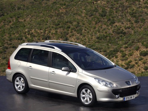 Характеристики автомобиля Peugeot 307 2.0 AT Sport (05.2005 - 12.2008): фото, вместимость, скорость, двигатель, топливо, масса, отзывы