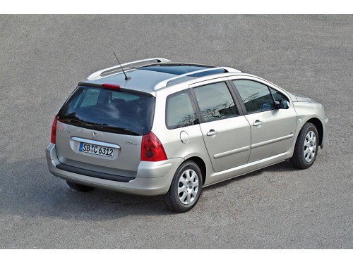 Характеристики автомобиля Peugeot 307 2.0 MT Platinum (06.2002 - 04.2005): фото, вместимость, скорость, двигатель, топливо, масса, отзывы