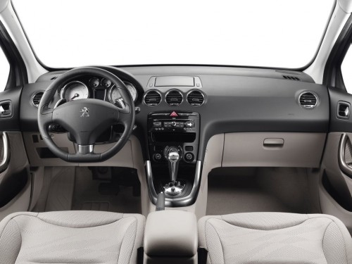 Характеристики автомобиля Peugeot 308 1.6 THP AT Allure (05.2011 - 07.2013): фото, вместимость, скорость, двигатель, топливо, масса, отзывы