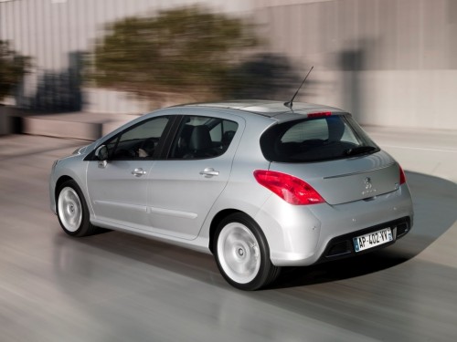 Характеристики автомобиля Peugeot 308 1.6 VTi AT Active (05.2011 - 07.2013): фото, вместимость, скорость, двигатель, топливо, масса, отзывы
