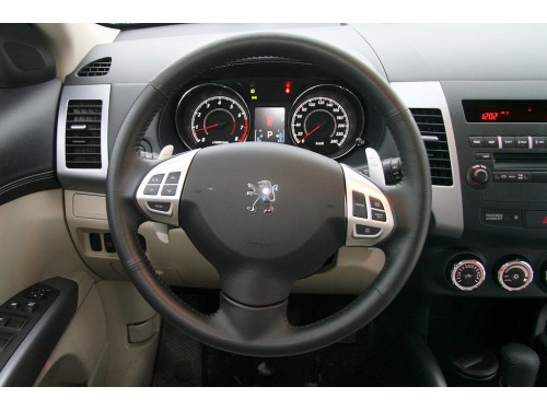 Характеристики автомобиля Peugeot 4007 2.0 CVT 4x4 Allure (02.2008 - 11.2012): фото, вместимость, скорость, двигатель, топливо, масса, отзывы