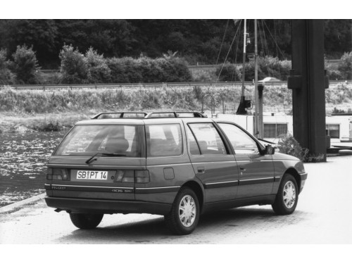 Характеристики автомобиля Peugeot 405 1.6 MT GL (03.1988 - 02.1993): фото, вместимость, скорость, двигатель, топливо, масса, отзывы