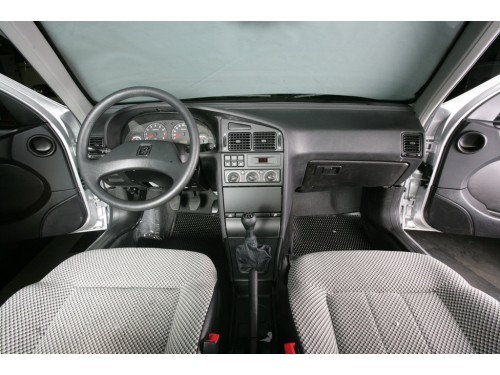 Характеристики автомобиля Peugeot 405 1.6 AT GL (03.1993 - 09.1995): фото, вместимость, скорость, двигатель, топливо, масса, отзывы