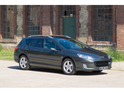 Характеристики автомобиля Peugeot 407 2.2 AT Platinum (09.2005 - 08.2008): фото, вместимость, скорость, двигатель, топливо, масса, отзывы