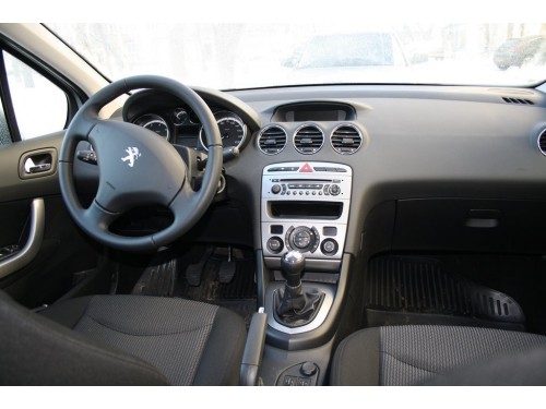 Характеристики автомобиля Peugeot 408 1.6 HDI MT Style (01.2015 - 12.2015): фото, вместимость, скорость, двигатель, топливо, масса, отзывы
