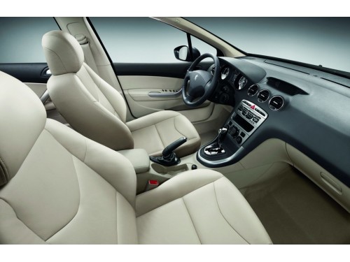 Характеристики автомобиля Peugeot 408 1.6 HDI MT Style (01.2015 - 12.2015): фото, вместимость, скорость, двигатель, топливо, масса, отзывы