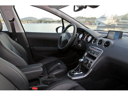 Характеристики автомобиля Peugeot 408 1.6 MT Active (05.2012 - 12.2013): фото, вместимость, скорость, двигатель, топливо, масса, отзывы