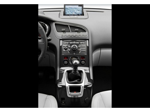 Характеристики автомобиля Peugeot 5008 1.6 e-HDi MT Allure (10.2013 - 07.2015): фото, вместимость, скорость, двигатель, топливо, масса, отзывы