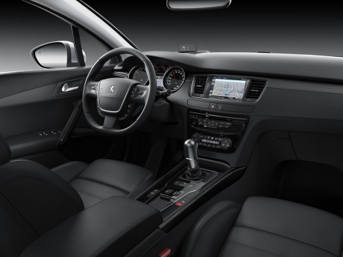 Характеристики автомобиля Peugeot 508 2.2 HDi AT GT (01.2015 - 04.2015): фото, вместимость, скорость, двигатель, топливо, масса, отзывы