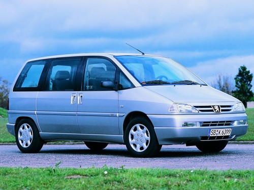 Характеристики автомобиля Peugeot 806 2.0 MT ST (12.2001 - 05.2002): фото, вместимость, скорость, двигатель, топливо, масса, отзывы